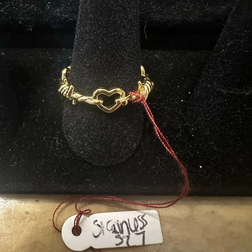Gold plated Heart Ring. Size 7.